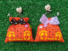Load image into Gallery viewer, handmade trick or treat bag 2WAY keychain
